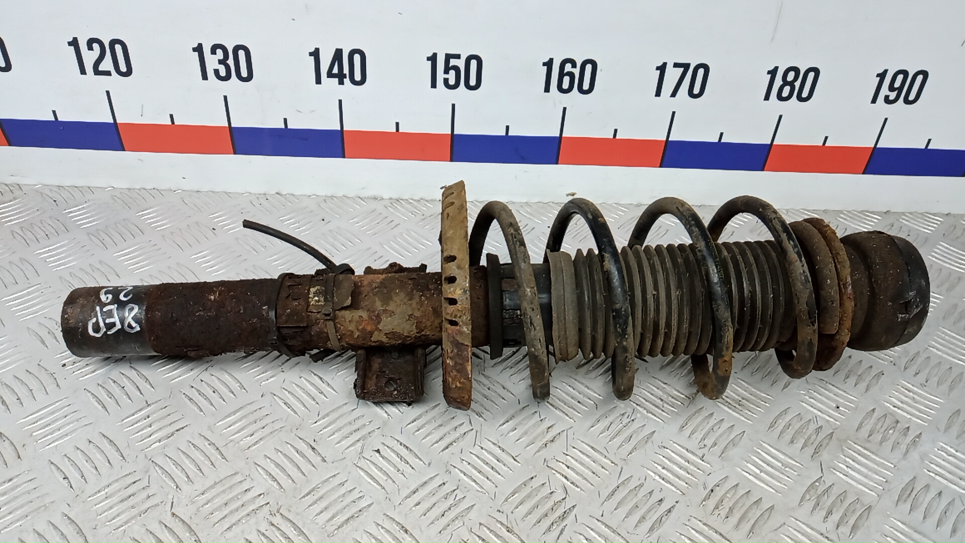 Амортизатор передний левый