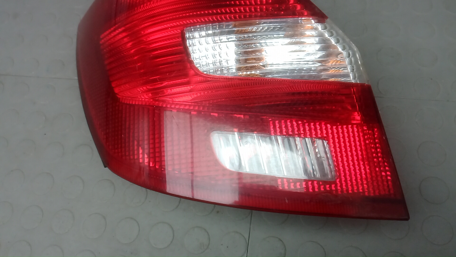 Фонарь задний левый