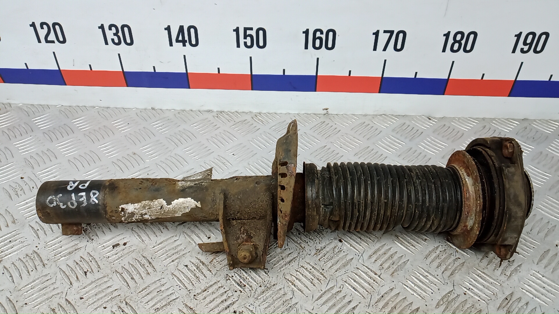 Амортизатор передний правый