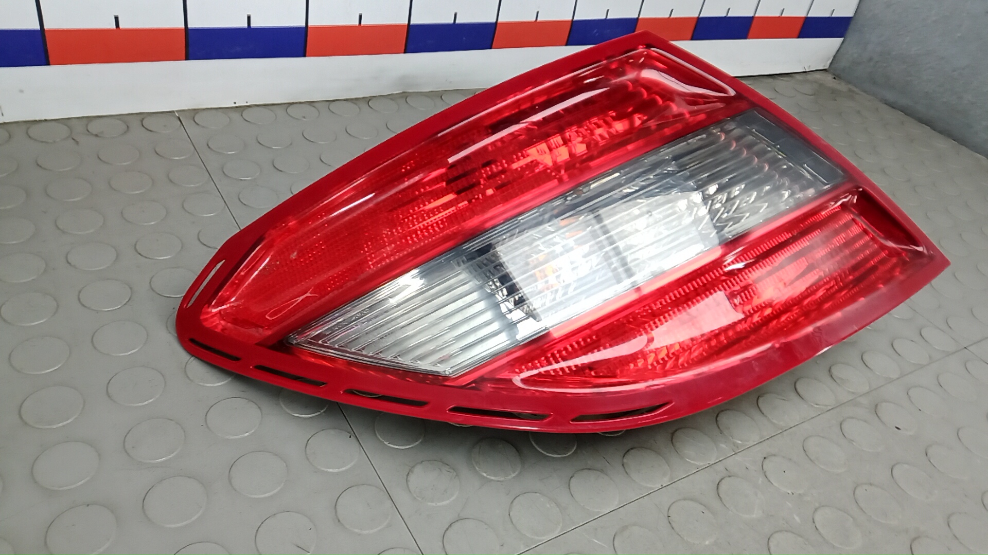 Фонарь задний левый