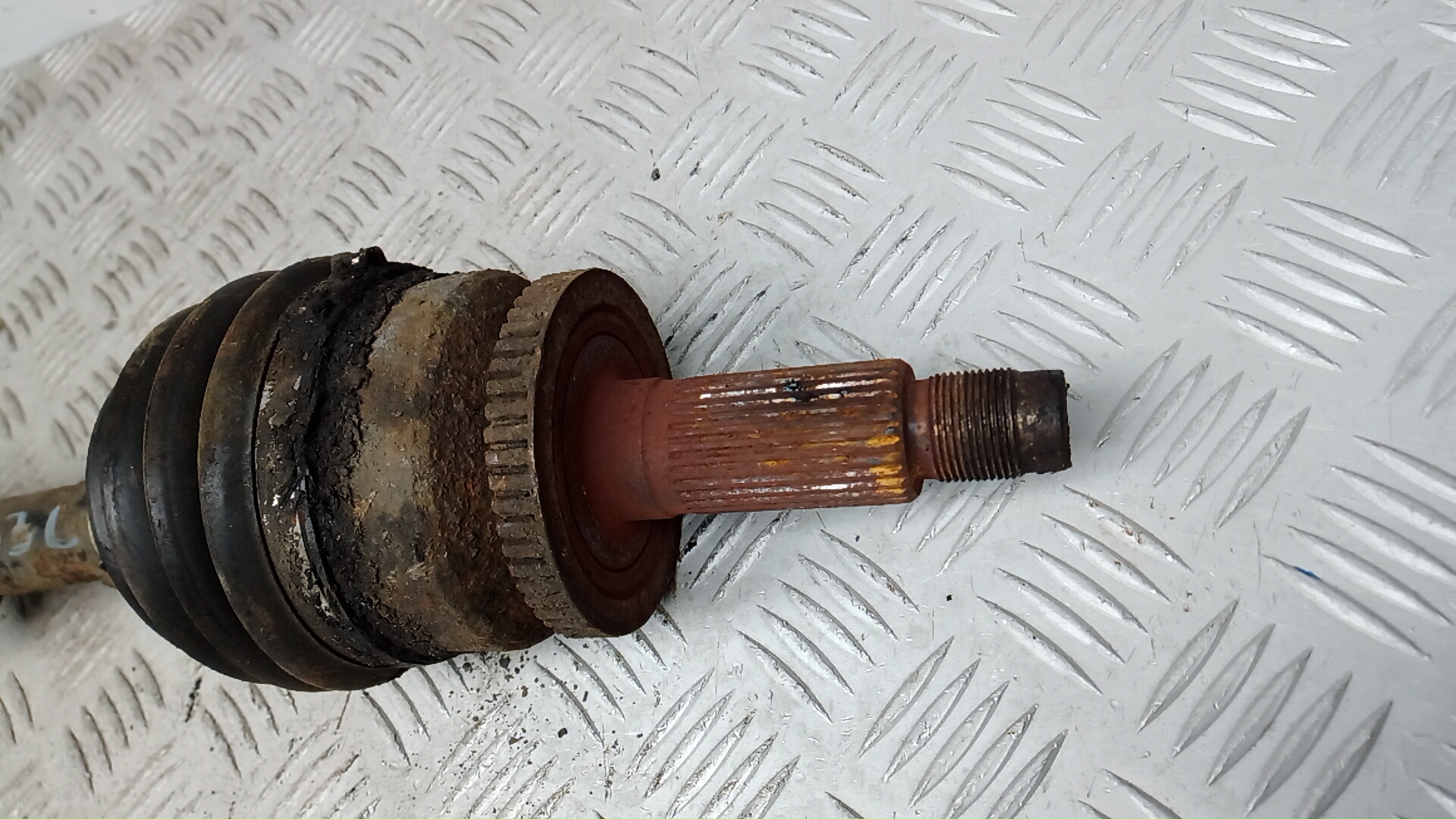 Полуось передняя левая