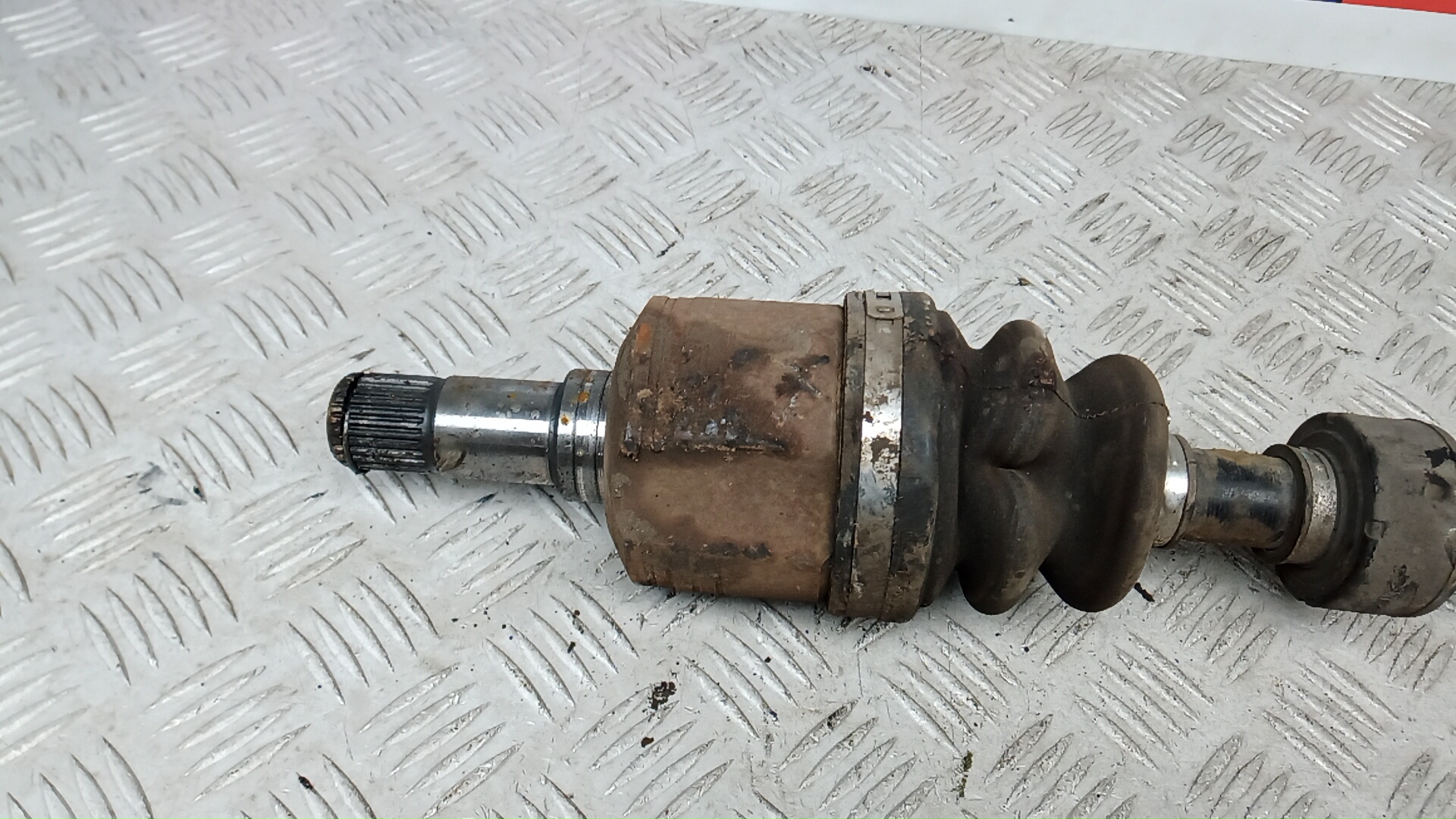 Полуось передняя левая