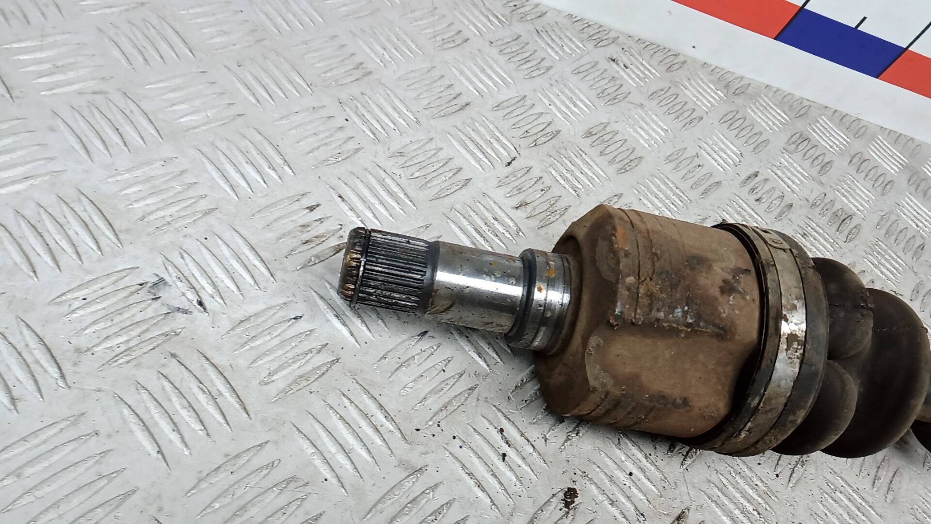 Полуось передняя левая