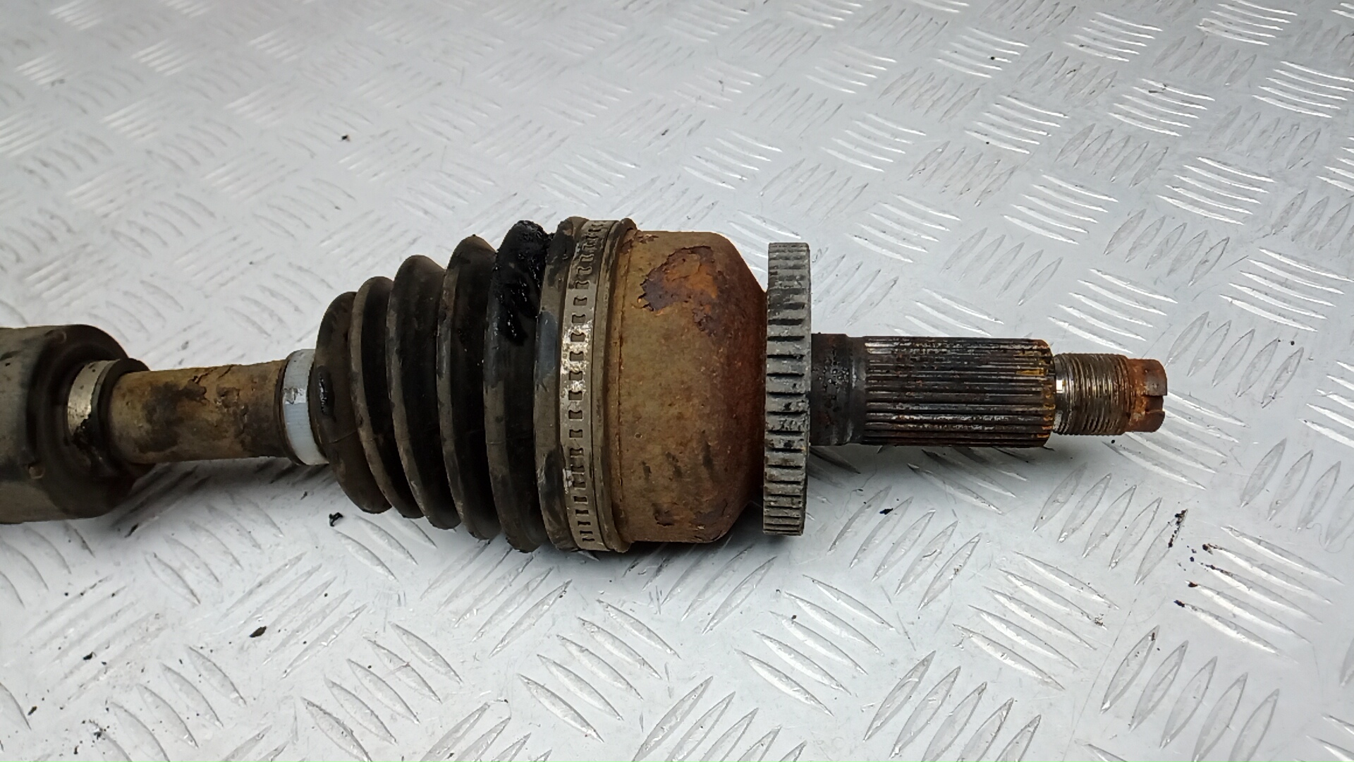 Полуось передняя правая