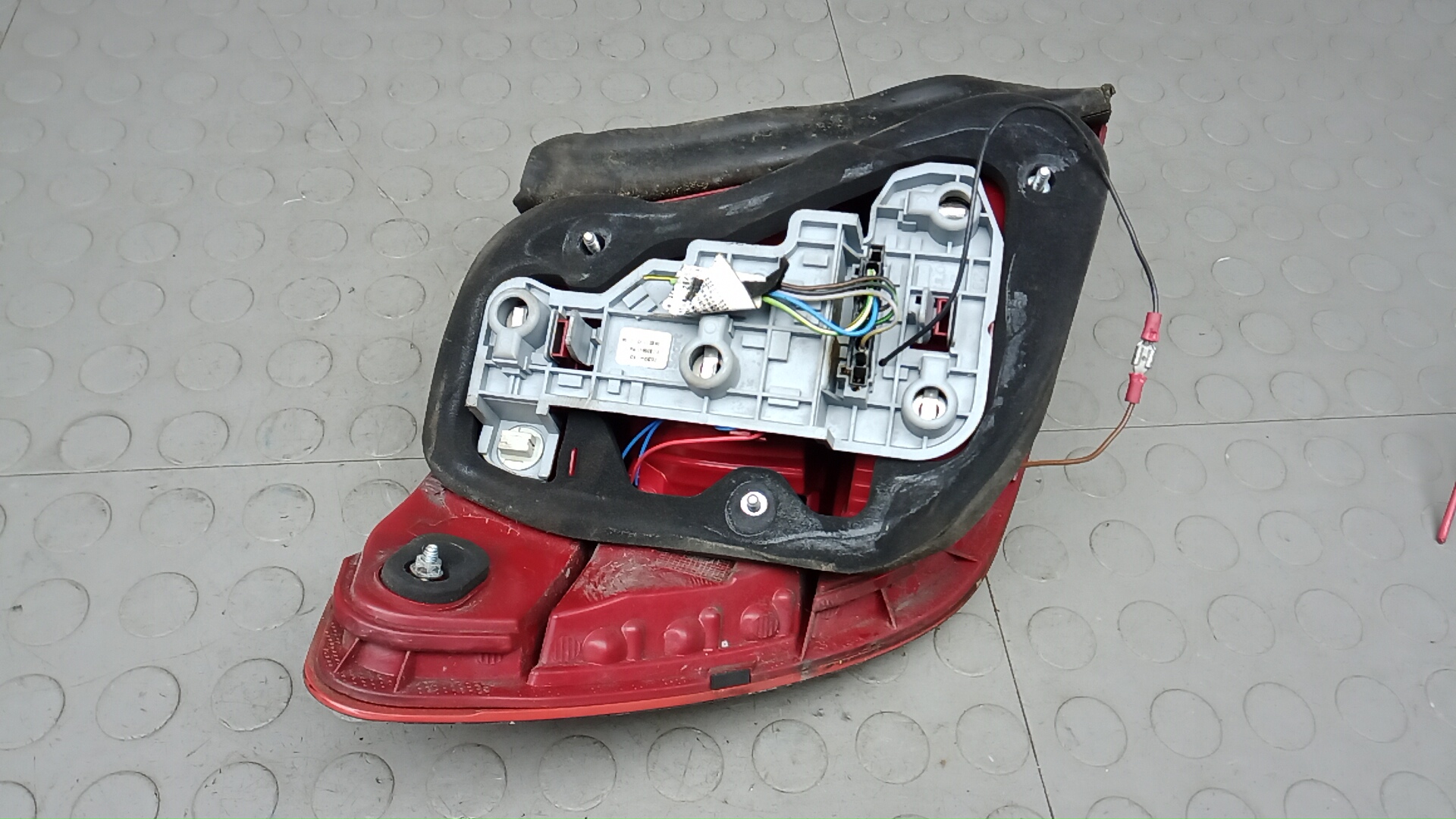 Фонарь задний правый