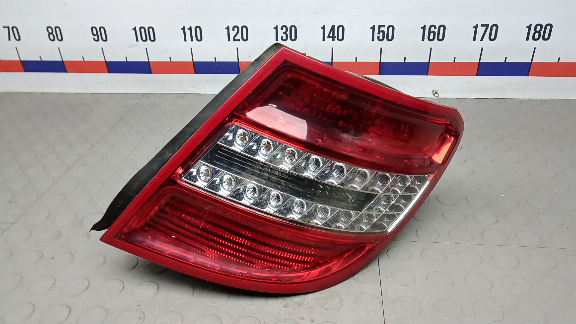 Фонарь задний правый