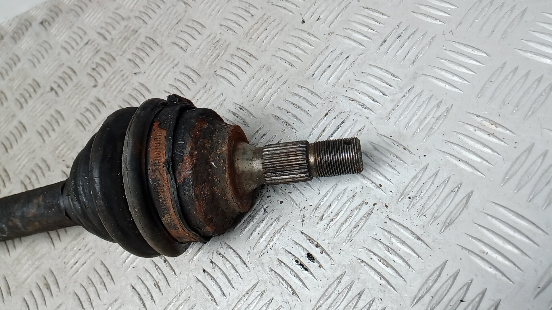 Полуось передняя левая