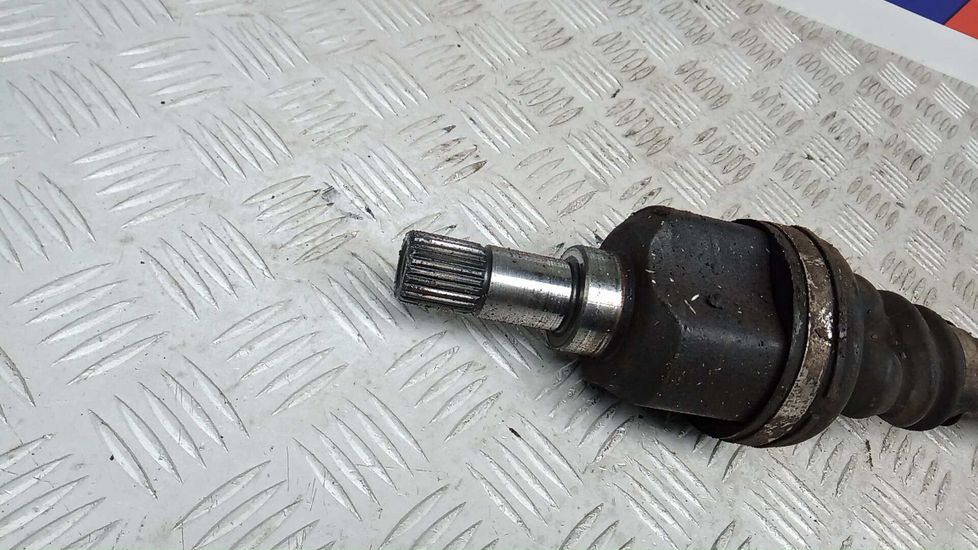 Полуось передняя левая