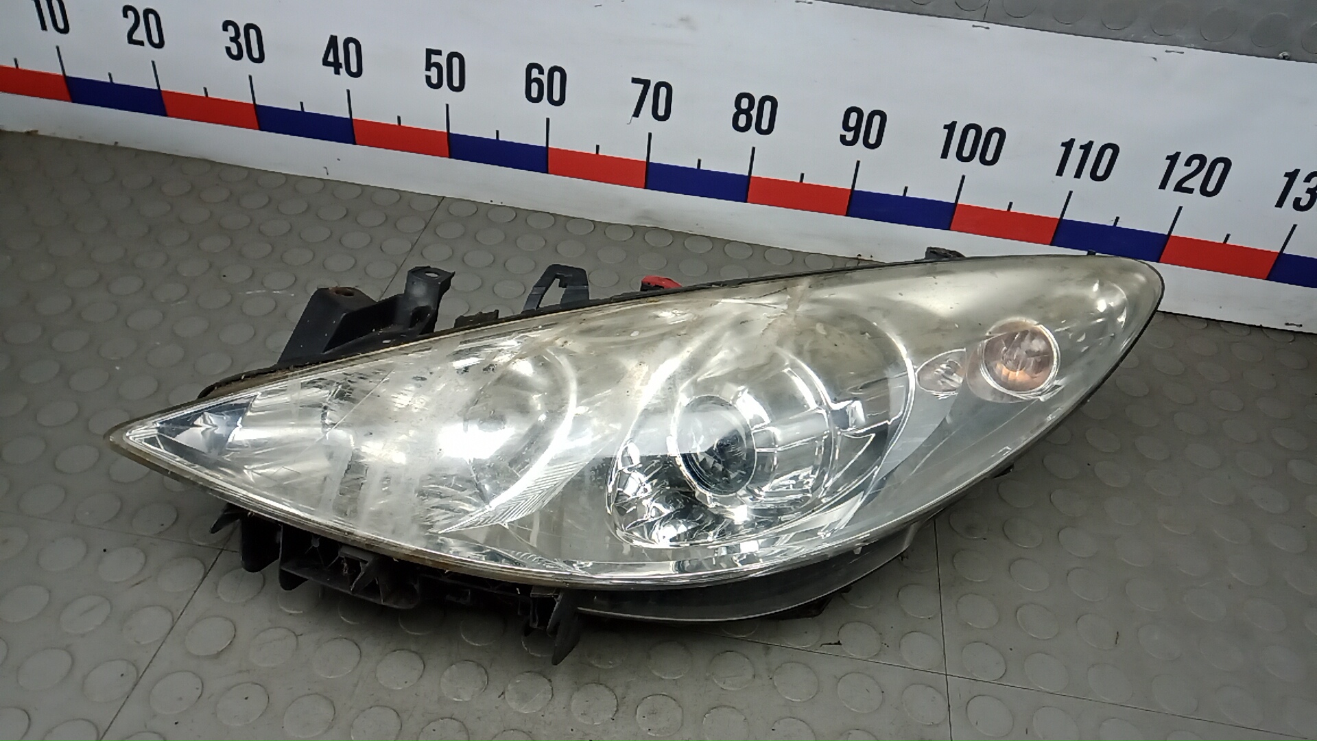 Фара левая