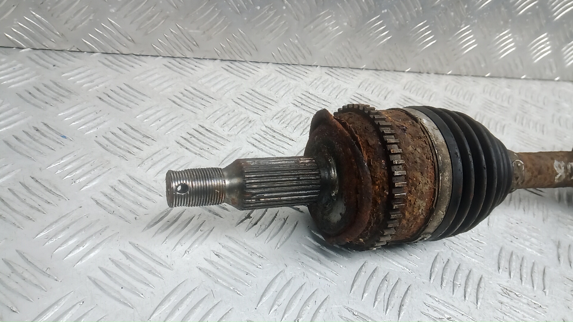 Полуось передняя левая