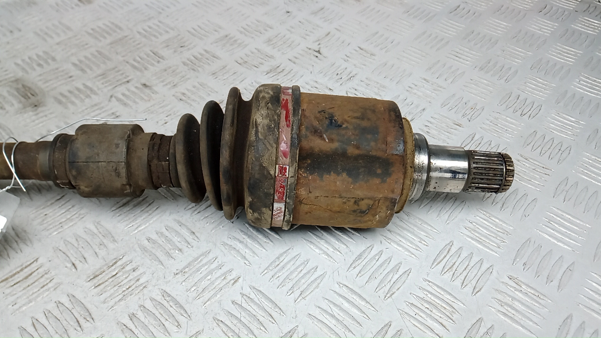 Полуось передняя левая