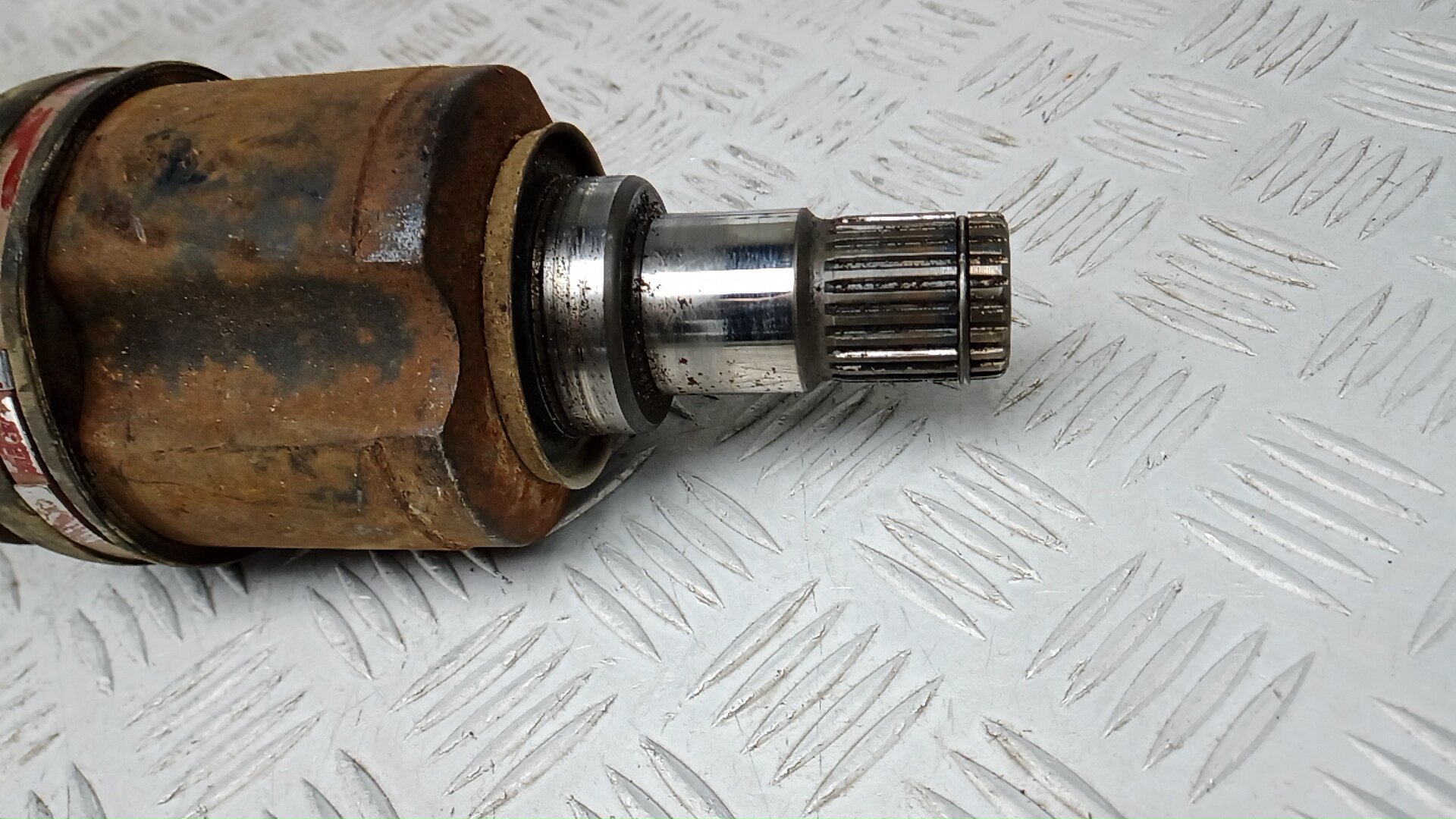 Полуось передняя левая