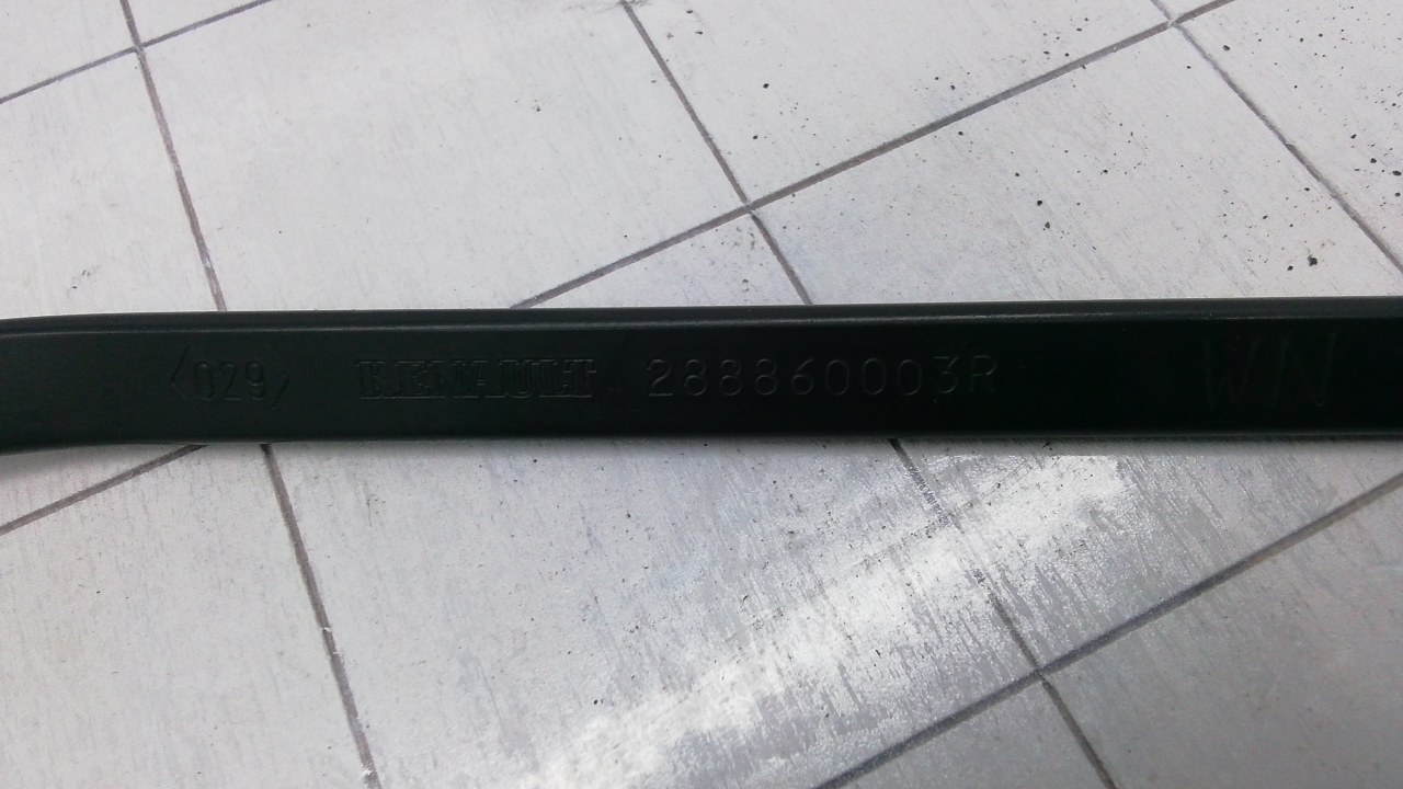 Поводок стеклоочистителя переднего