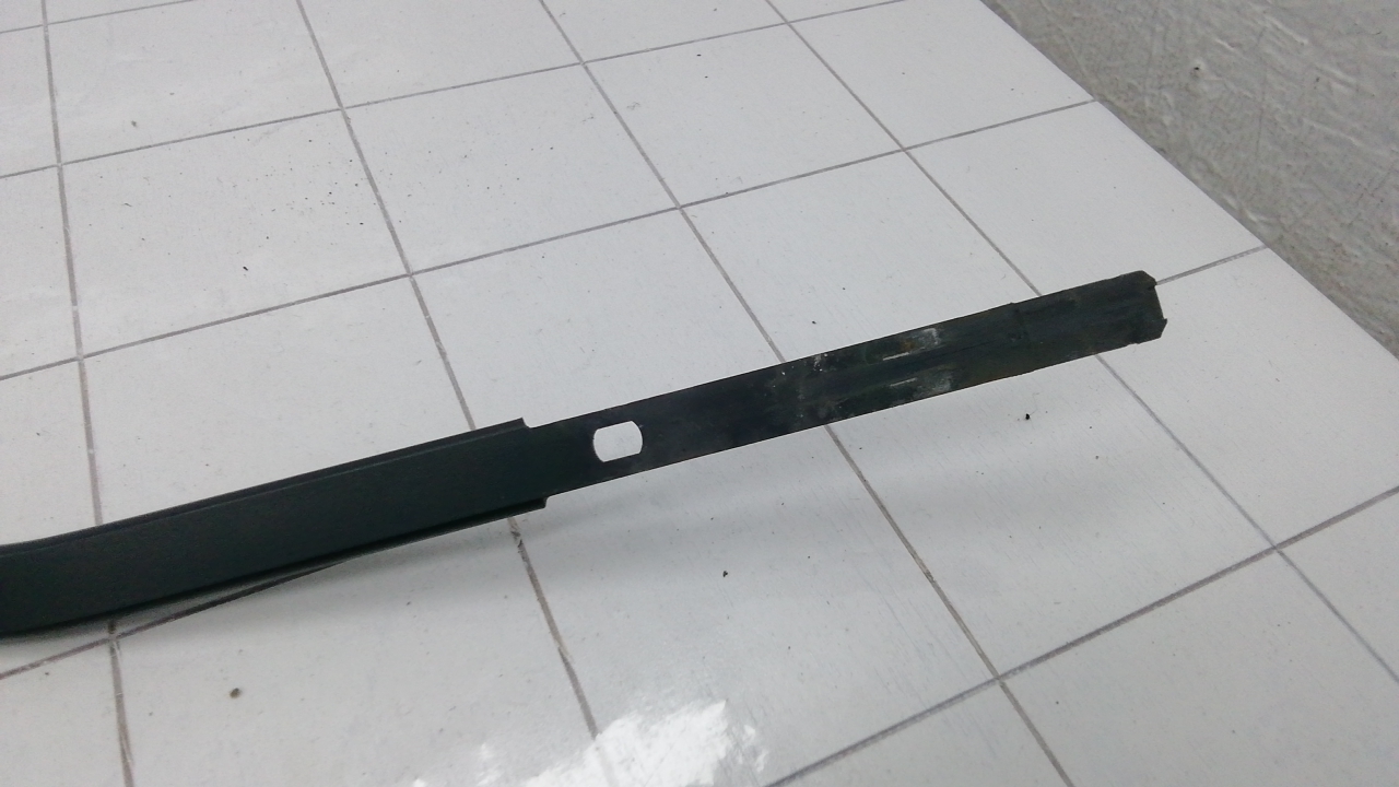 Поводок стеклоочистителя переднего