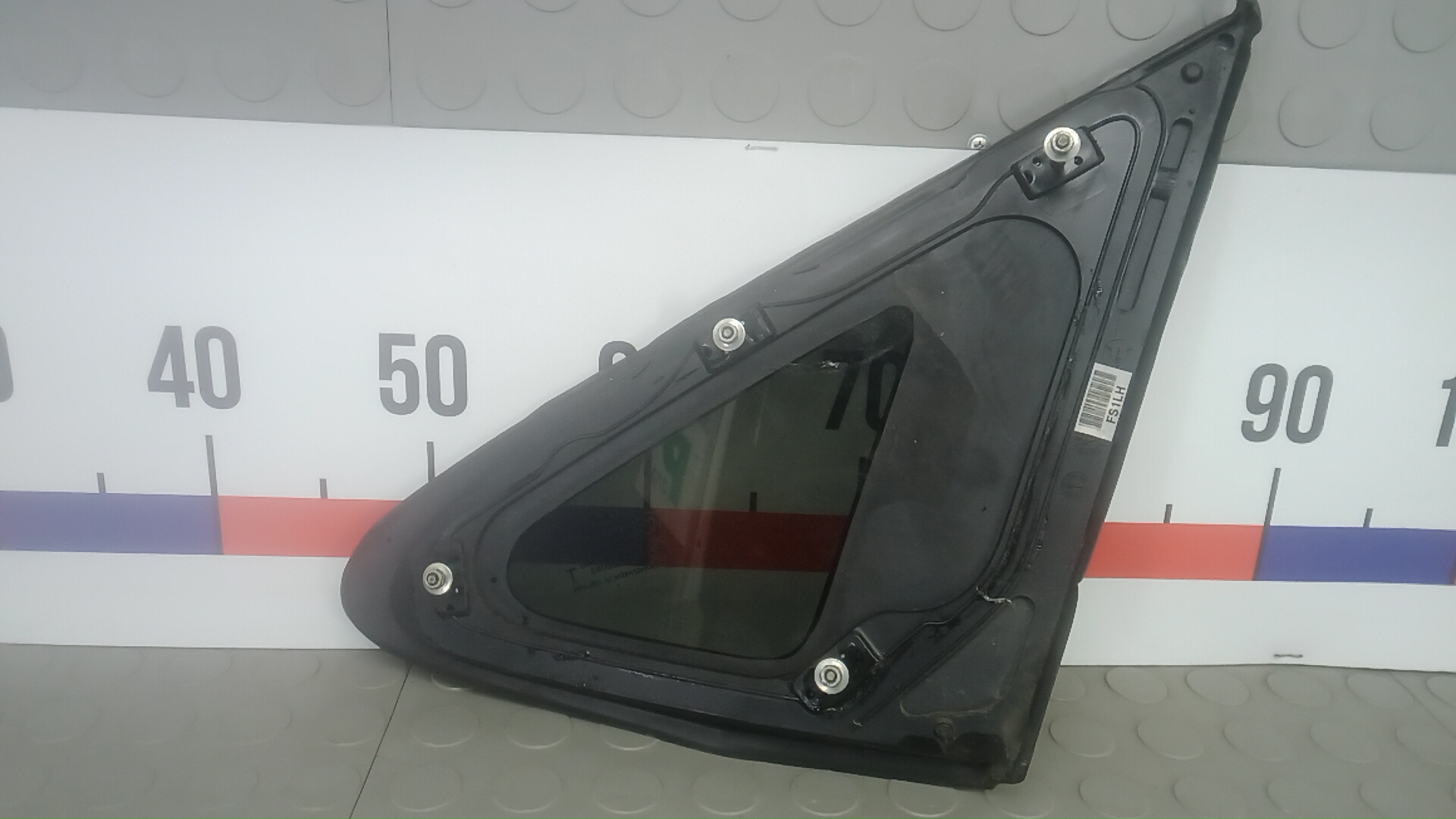 Стекло кузовное глухое левое