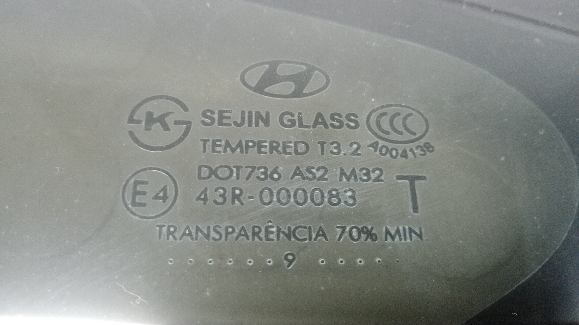 Стекло кузовное глухое левое