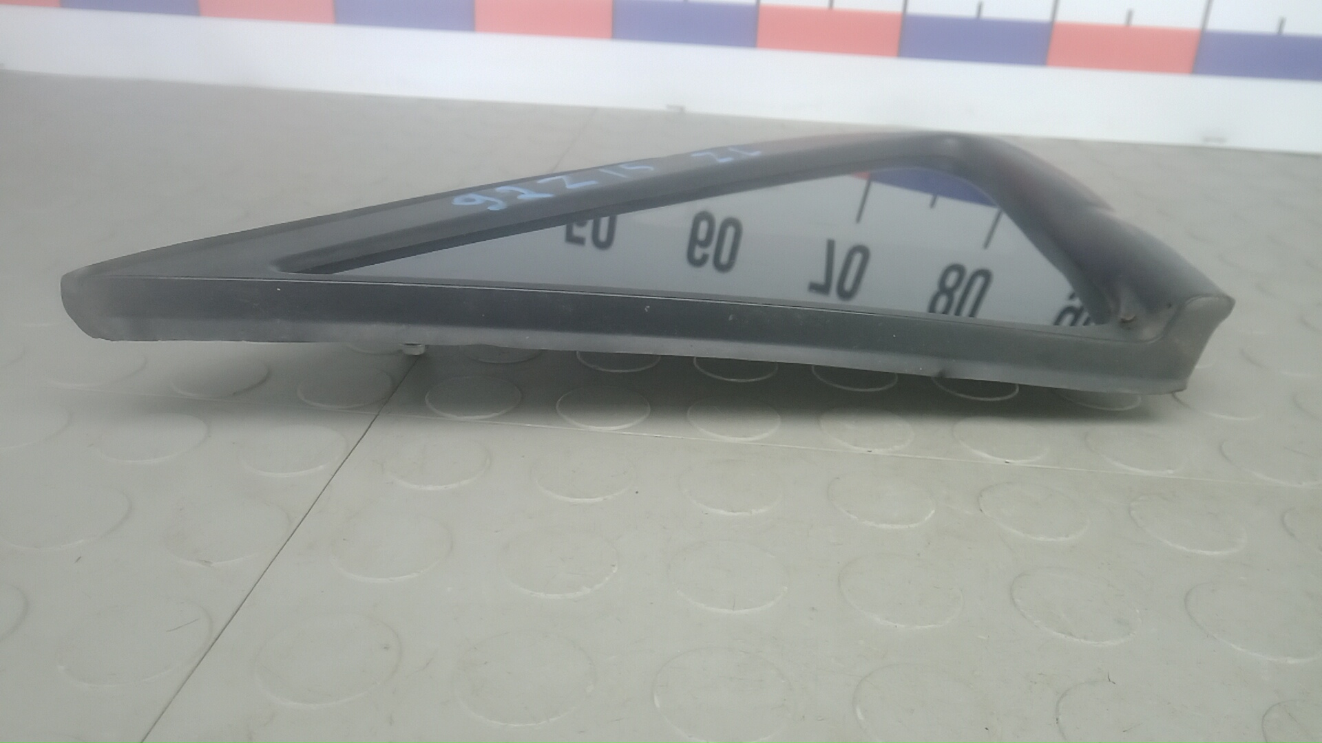 Стекло кузовное глухое левое