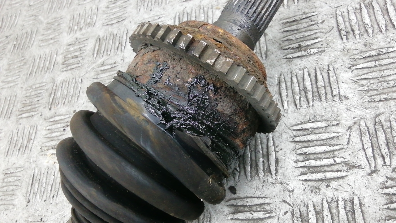 Полуось передняя левая