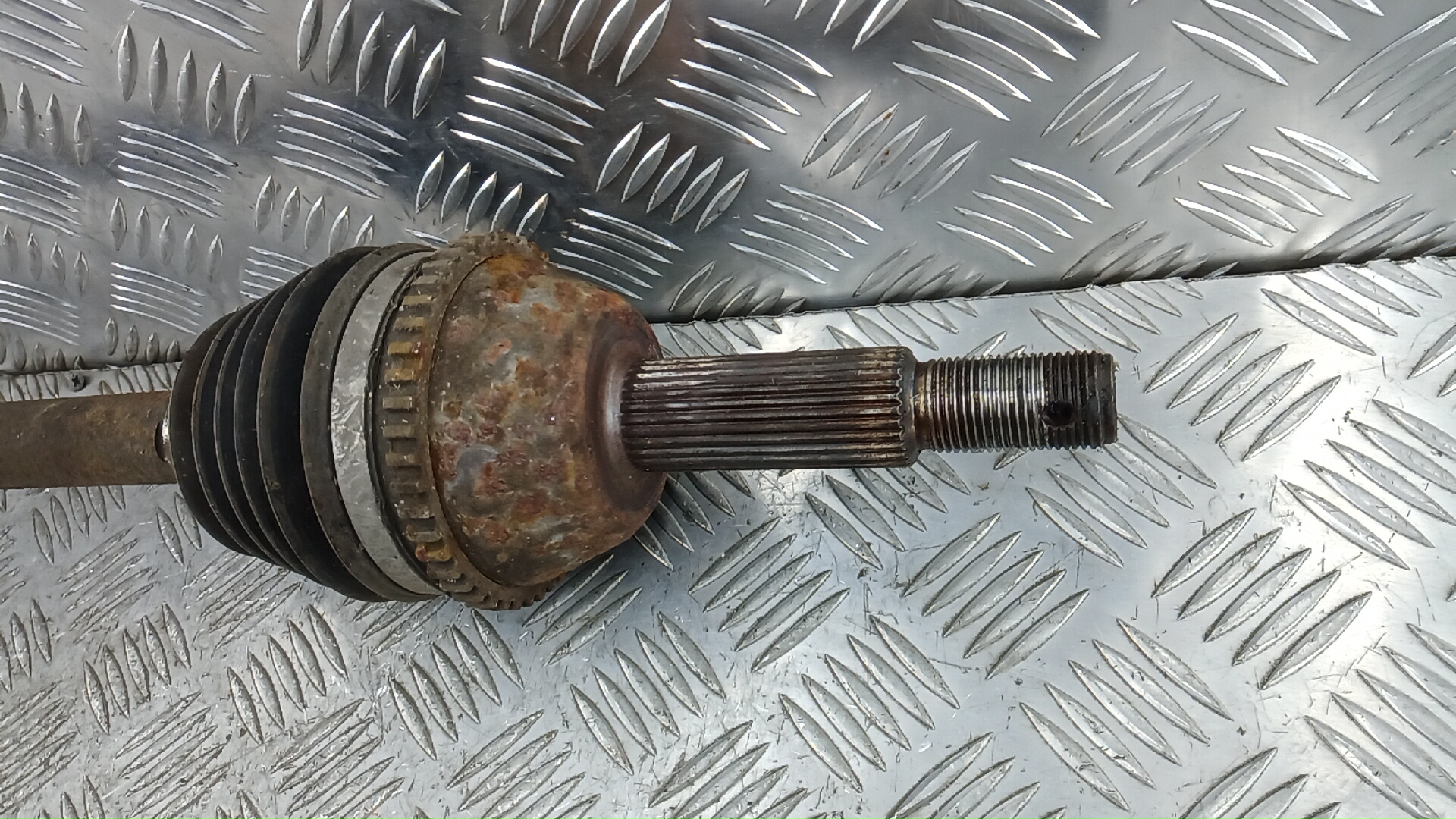 Полуось передняя левая