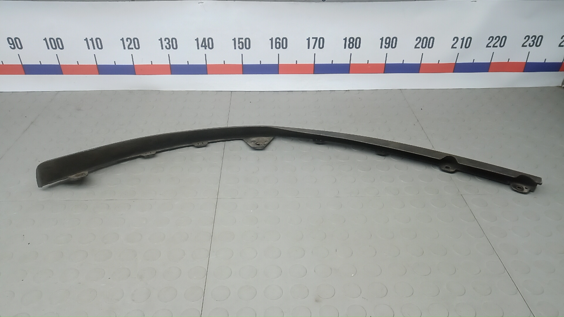 Накладка переднего крыла правого