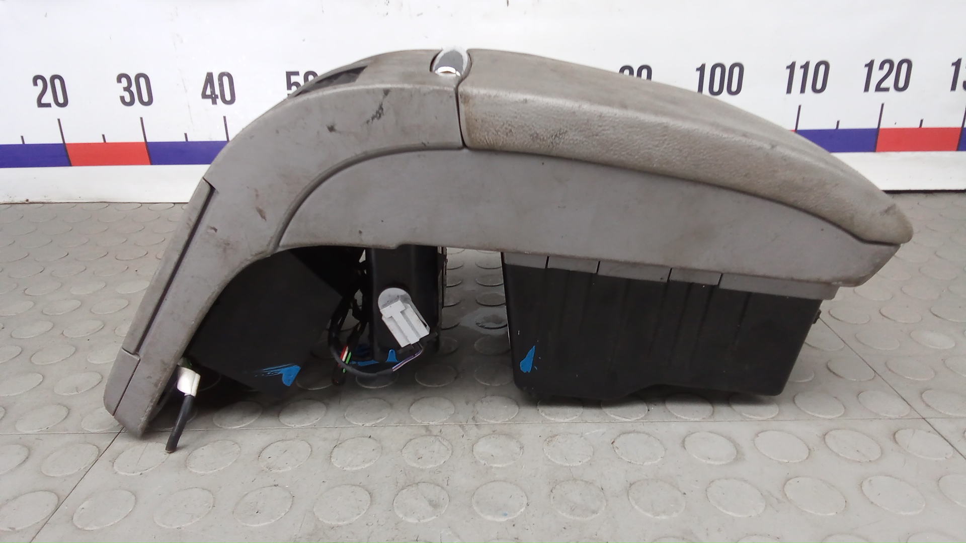 Подлокотник