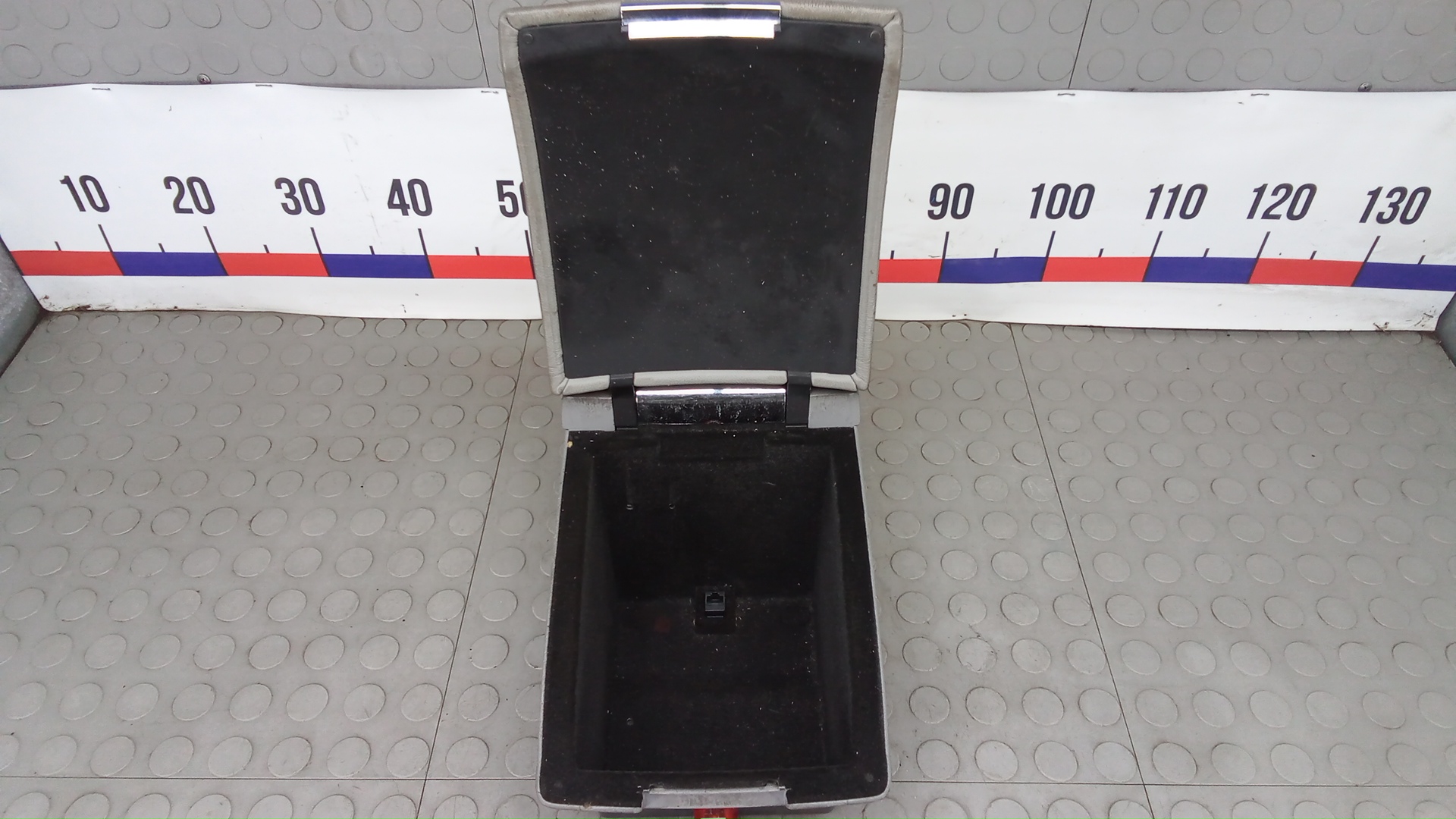 Подлокотник