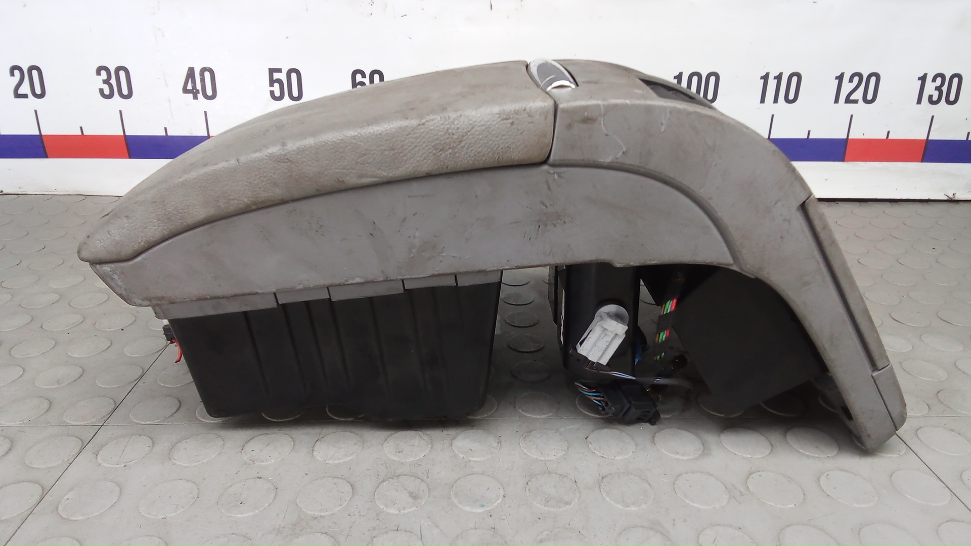 Подлокотник