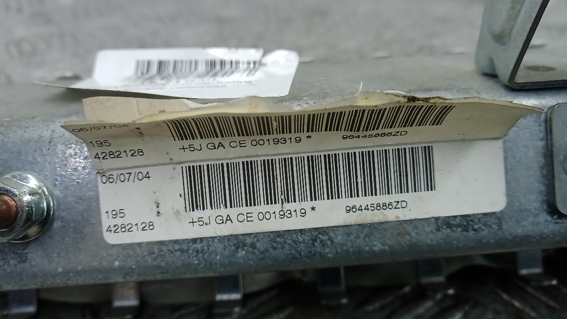 Подушка безопасности пассажирская (в торпедо)