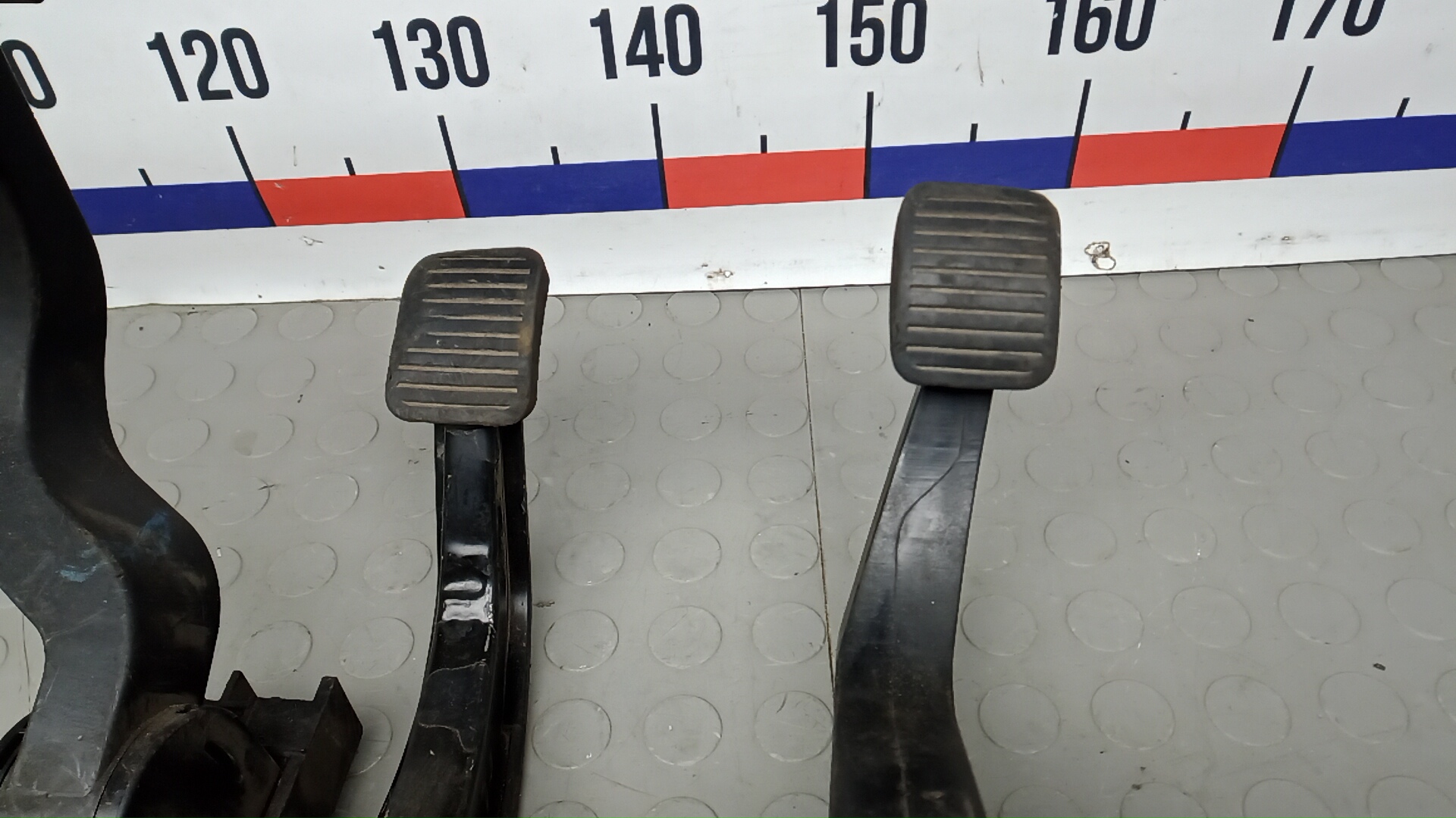 Кронштейн крепления педали