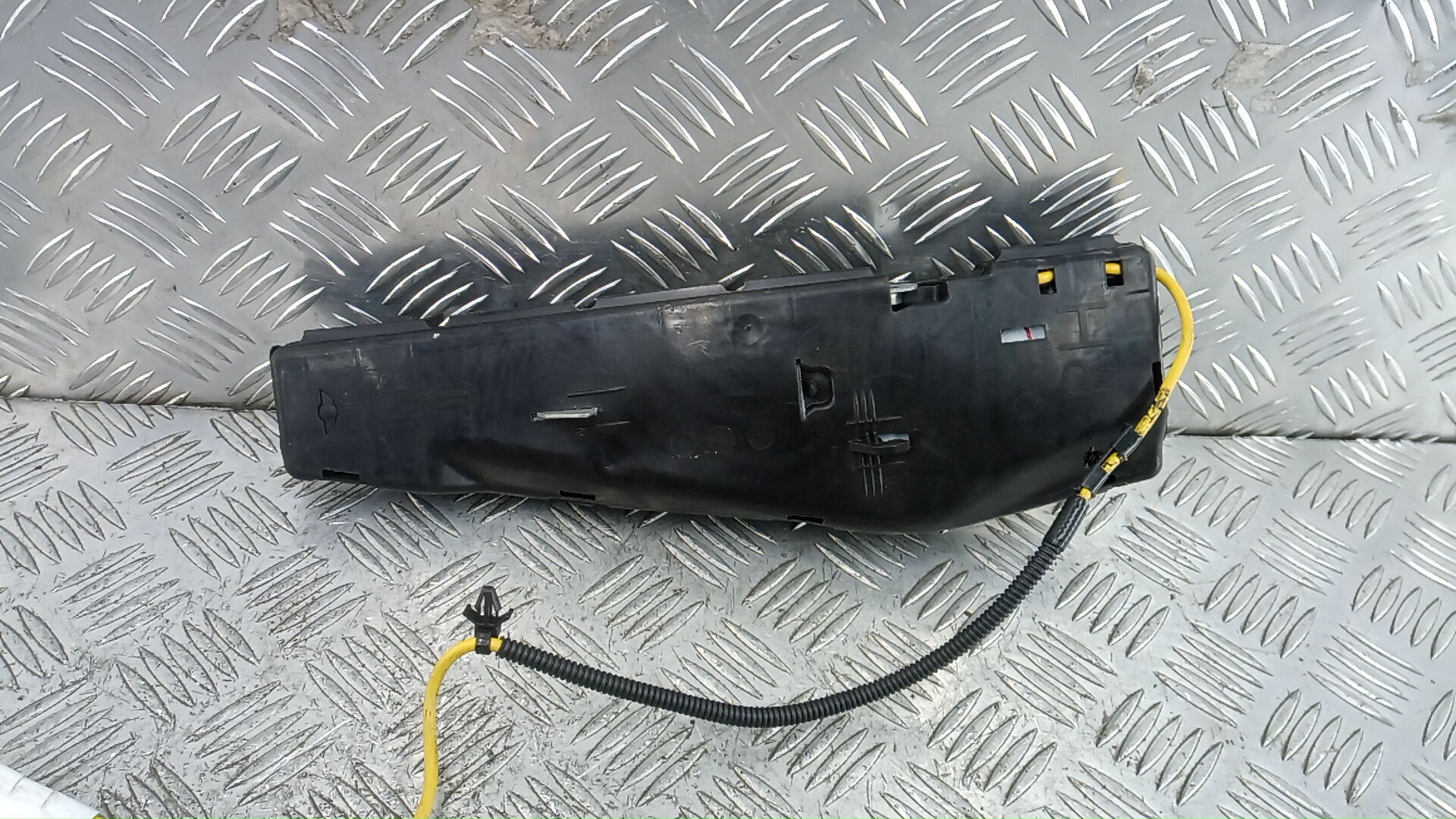 Подушка безопасности пассажирская (в торпедо)