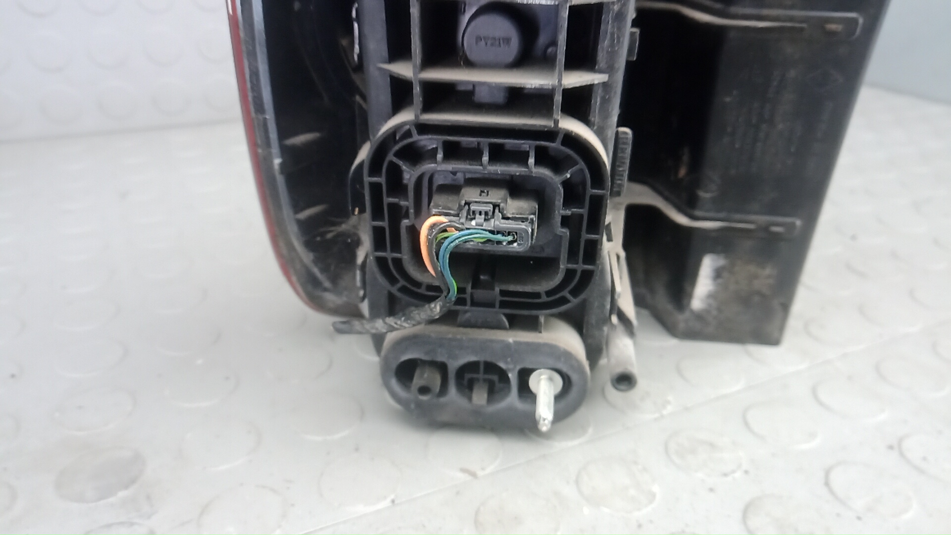 Фонарь задний правый