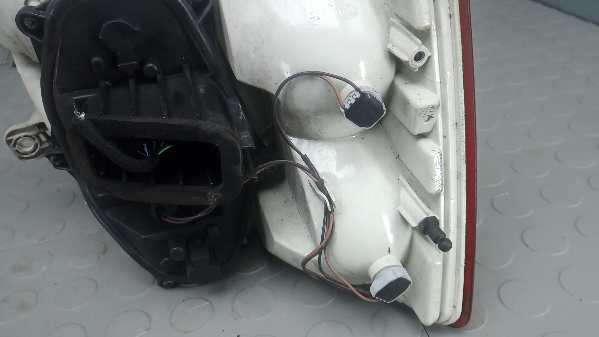 Фонарь задний правый