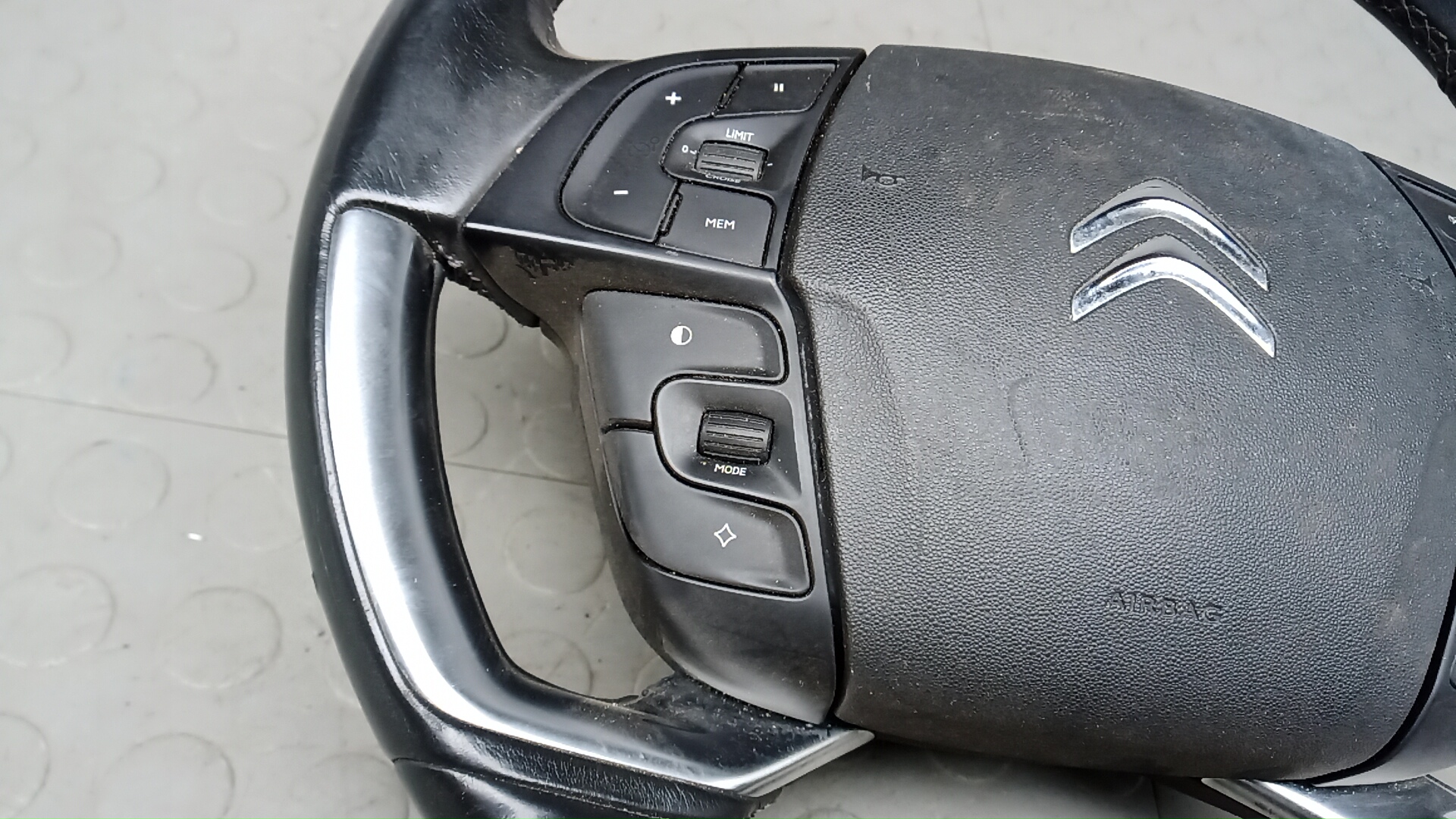 Рулевое колесо (руль)