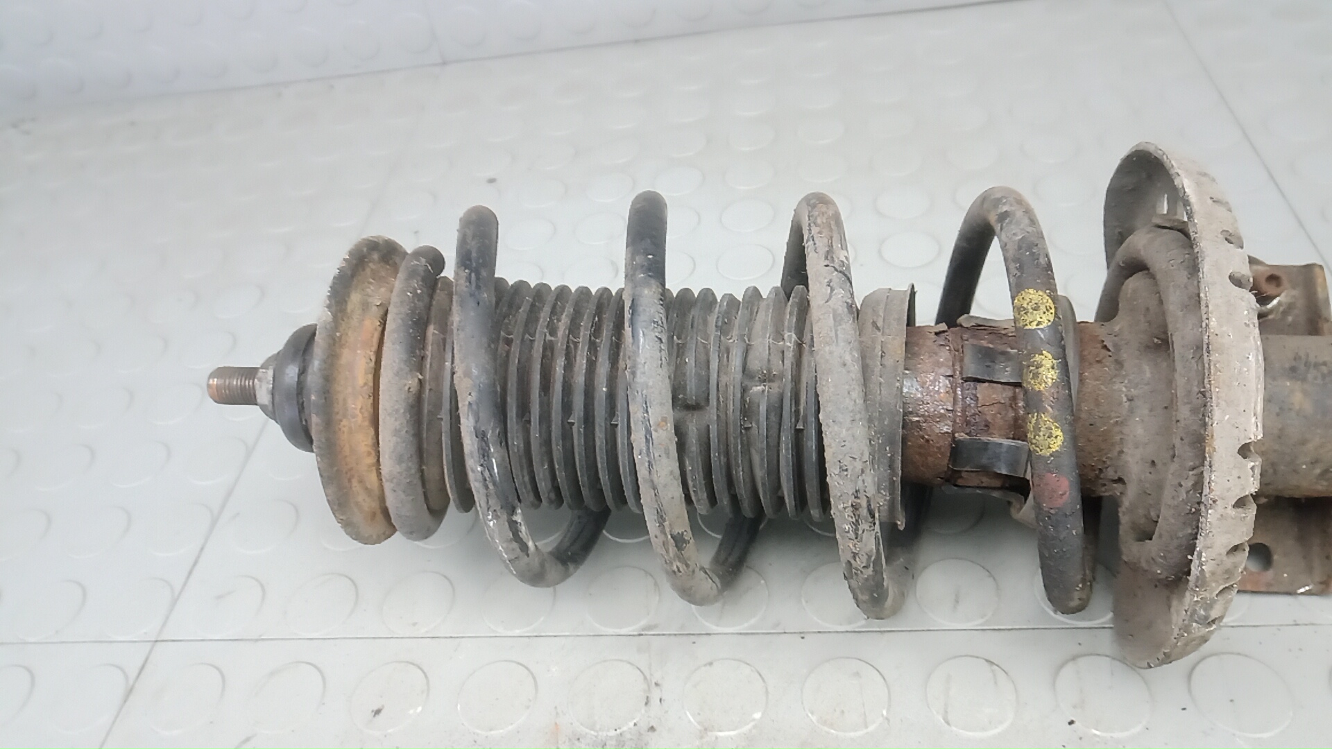 Амортизатор передний правый