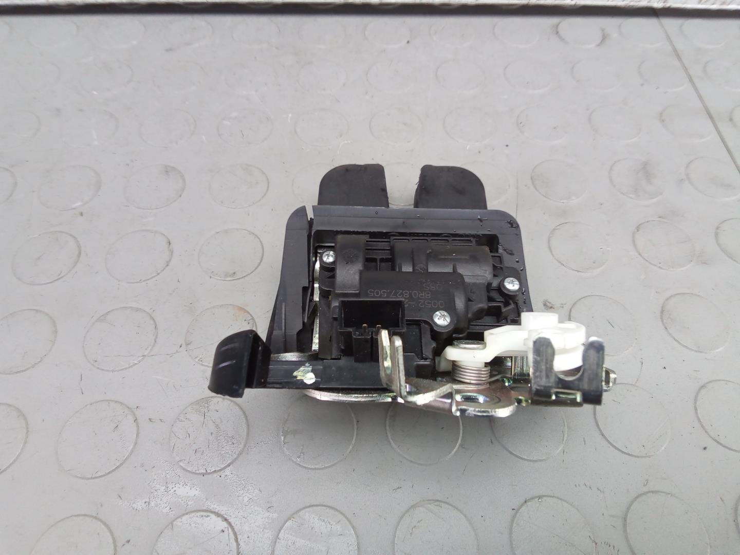 Замок багажника