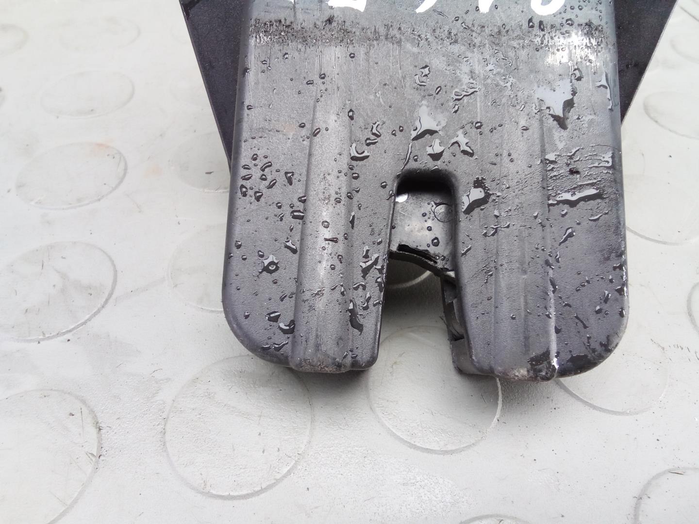 Замок багажника