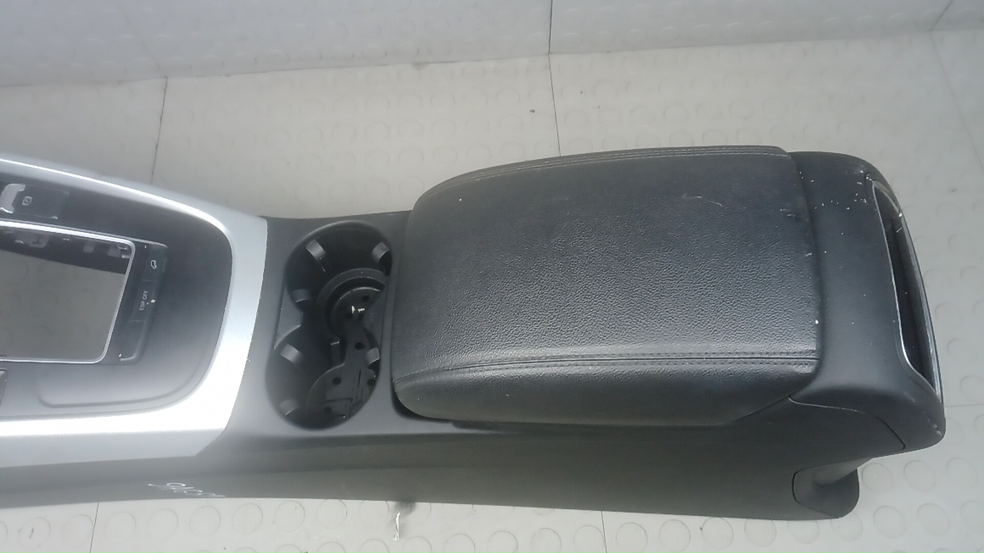 Подлокотник