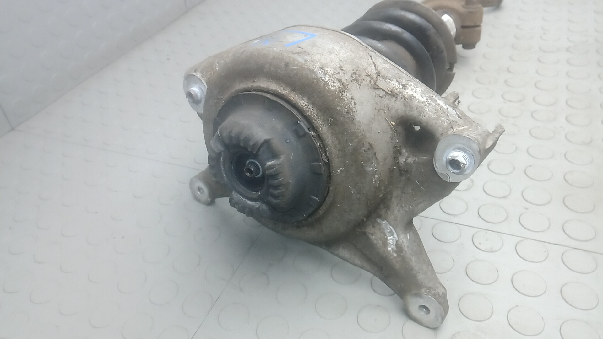 Амортизатор передний левый