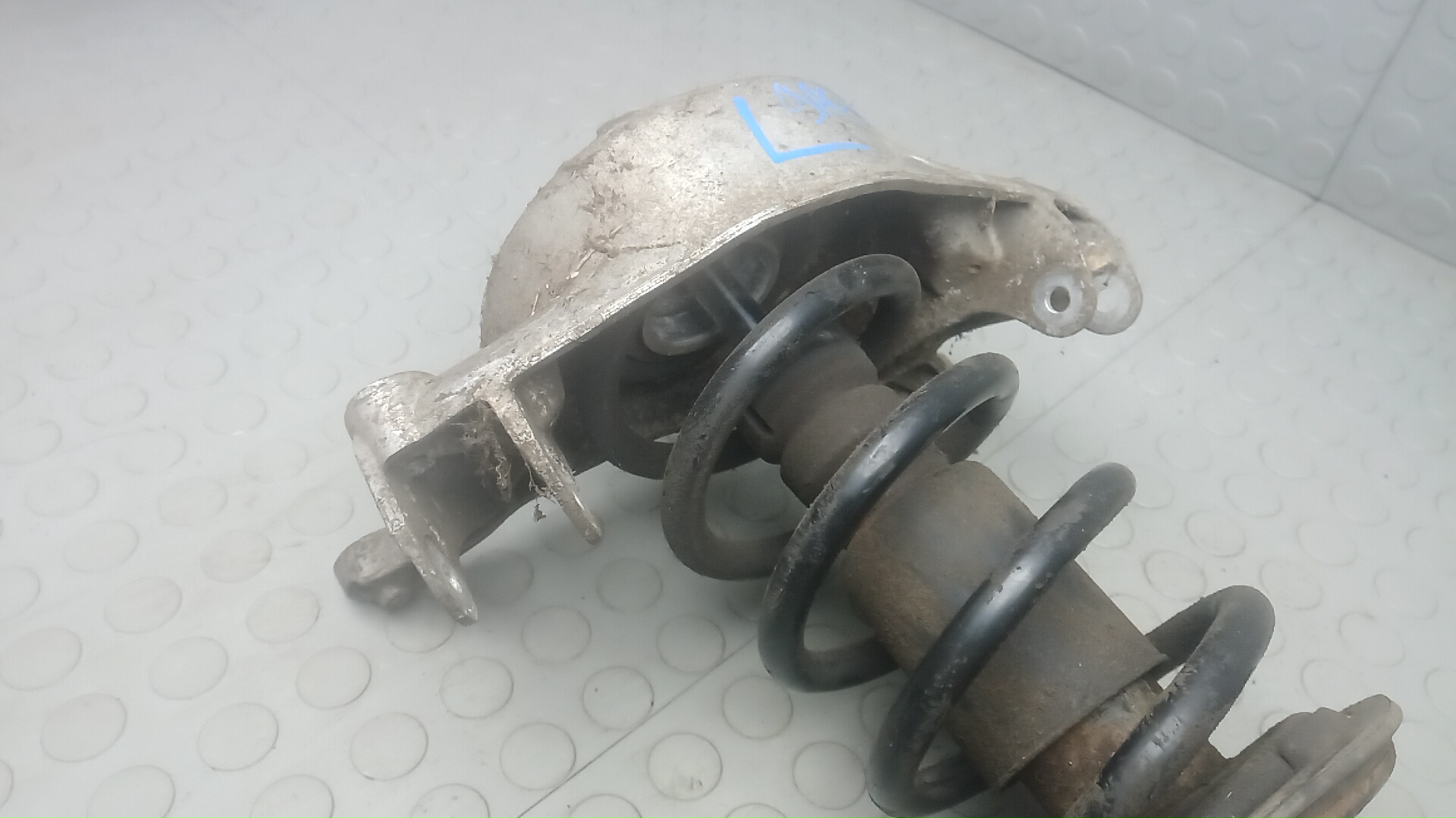 Амортизатор передний левый