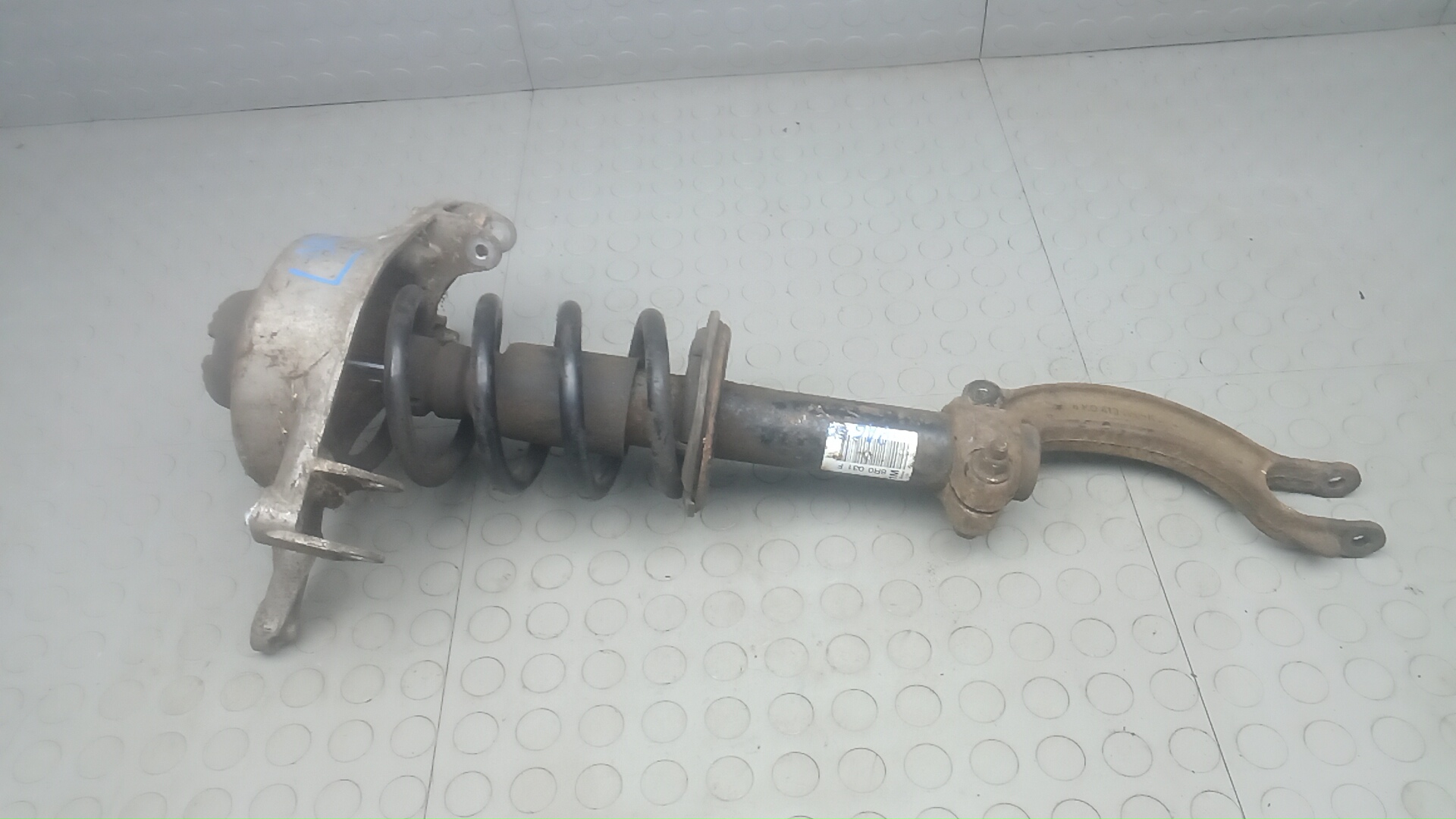 Амортизатор передний левый