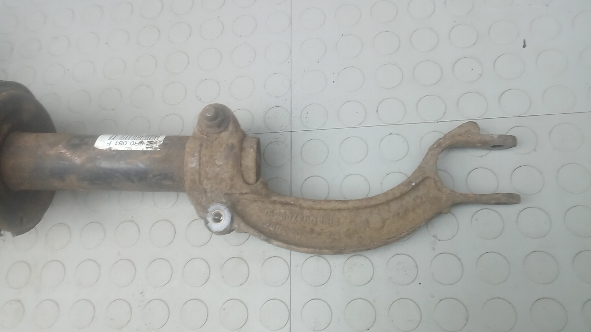 Амортизатор передний правый