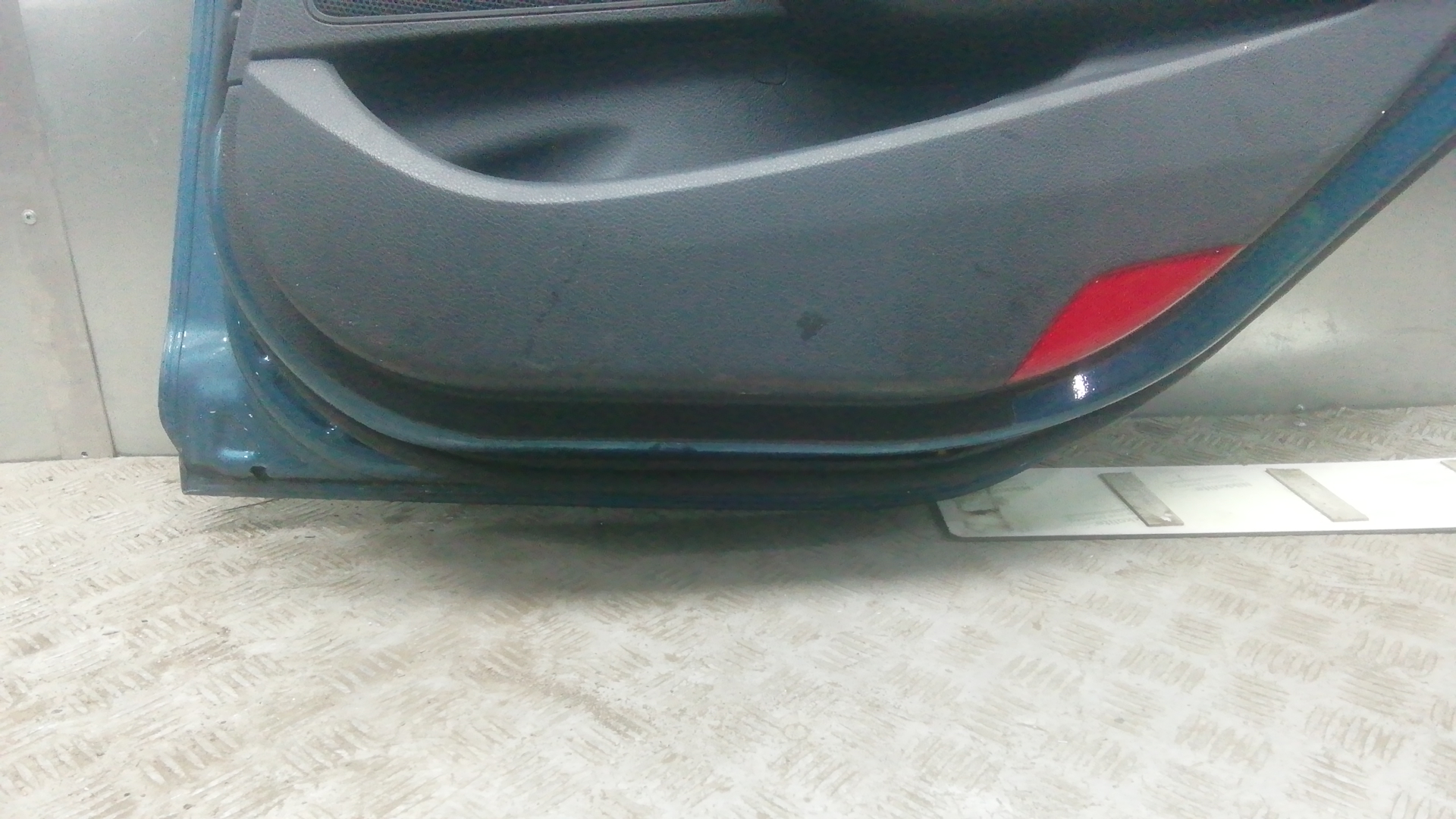 Дверь задняя правая