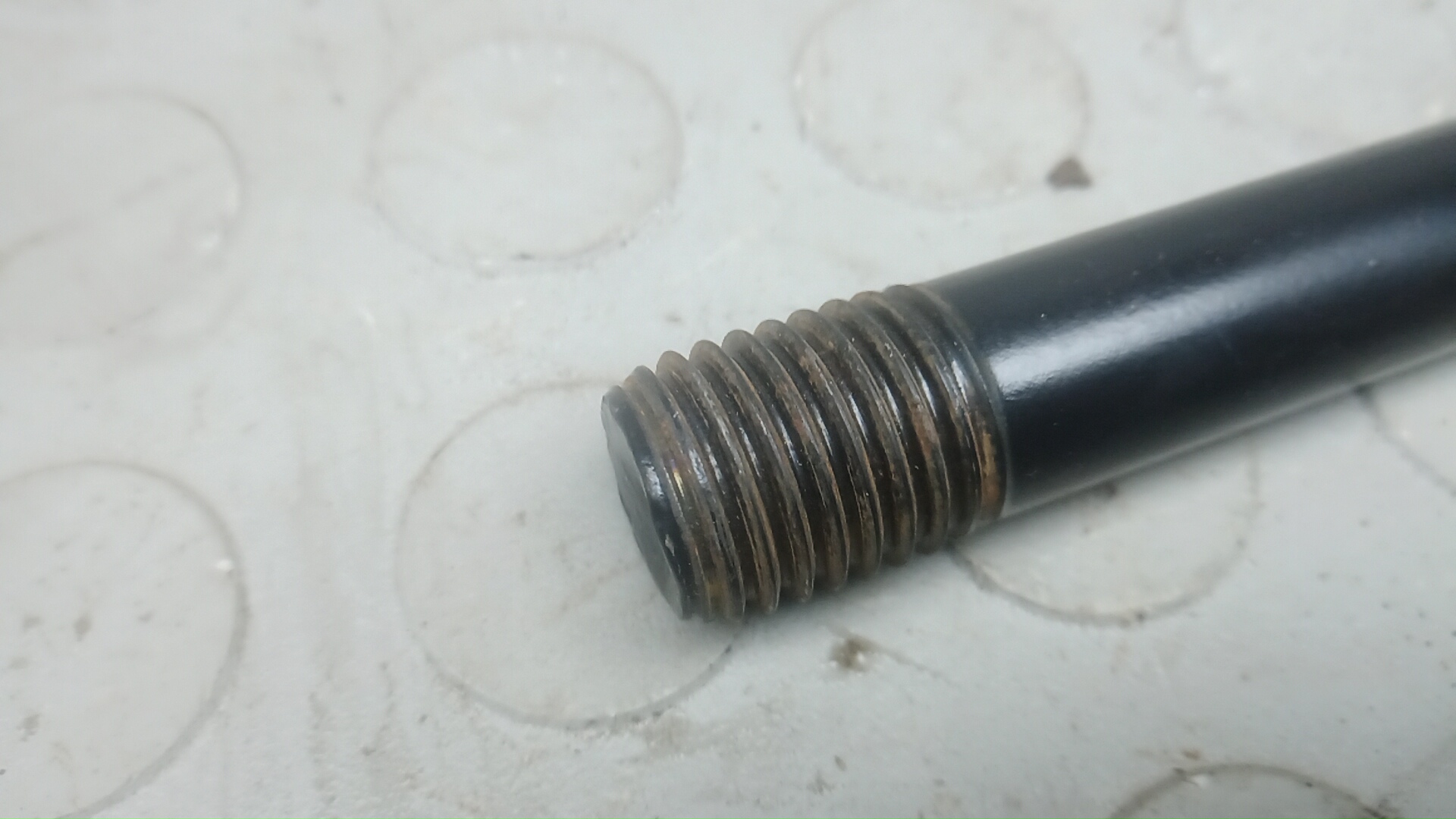 Крюк буксировочный