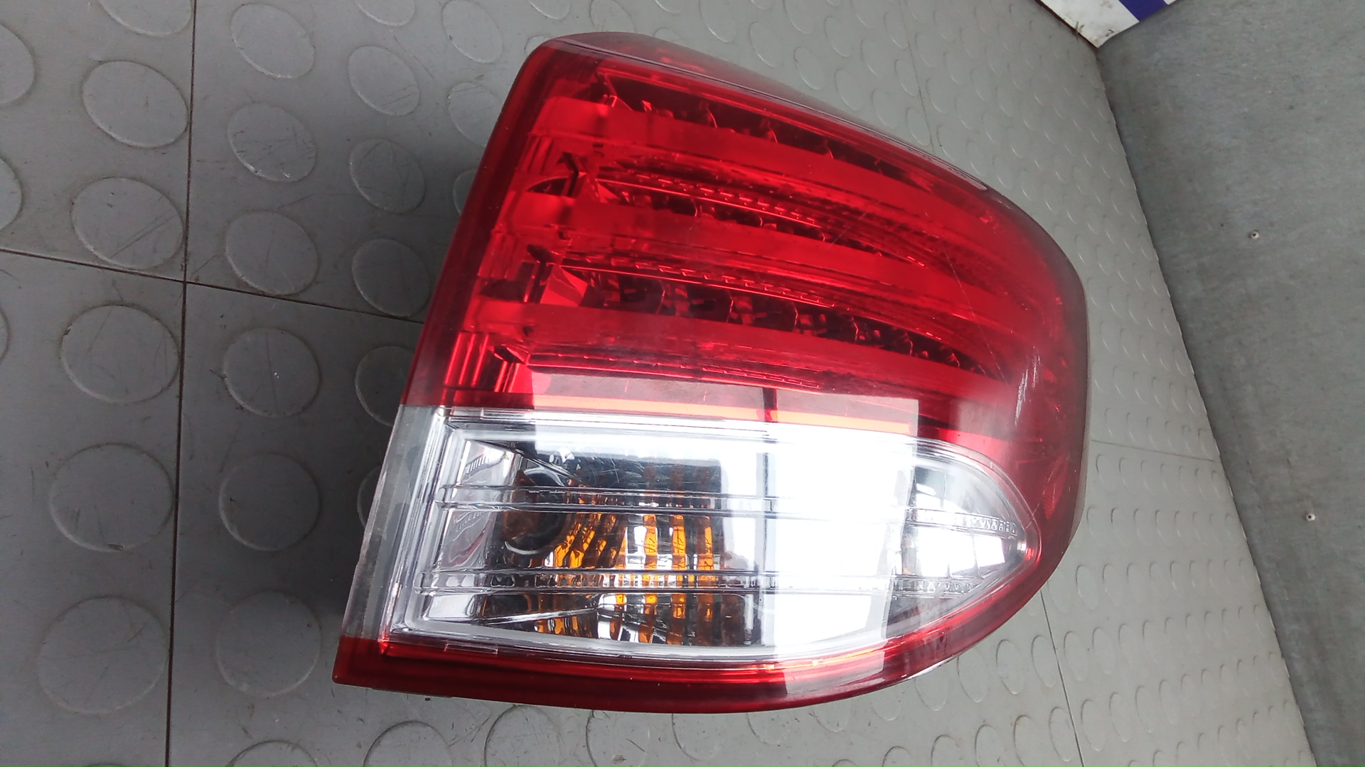 Фонарь задний правый
