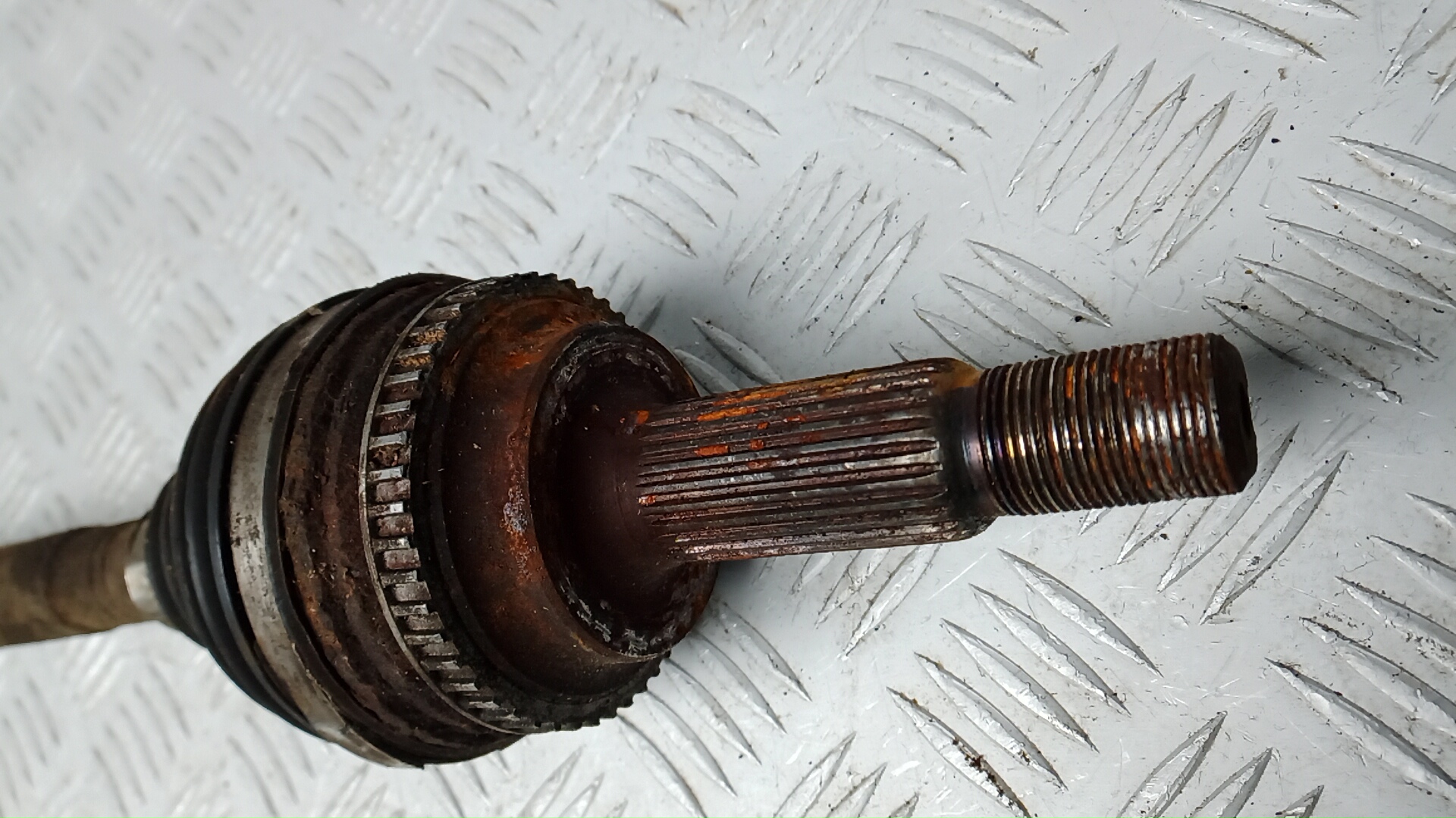 Полуось передняя правая