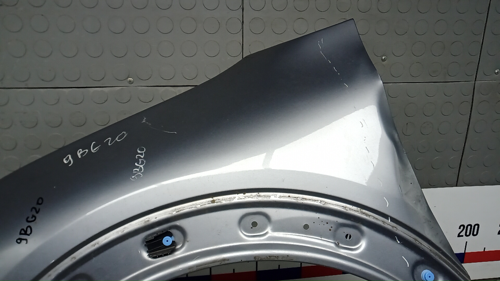 Крыло переднее левое