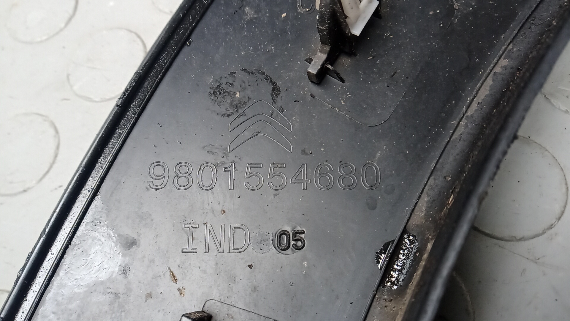 Накладка переднего крыла правого