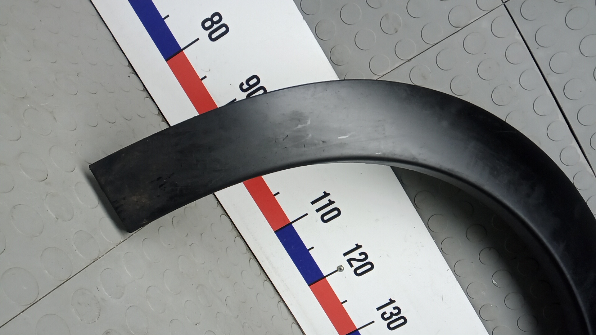 Накладка переднего крыла правого