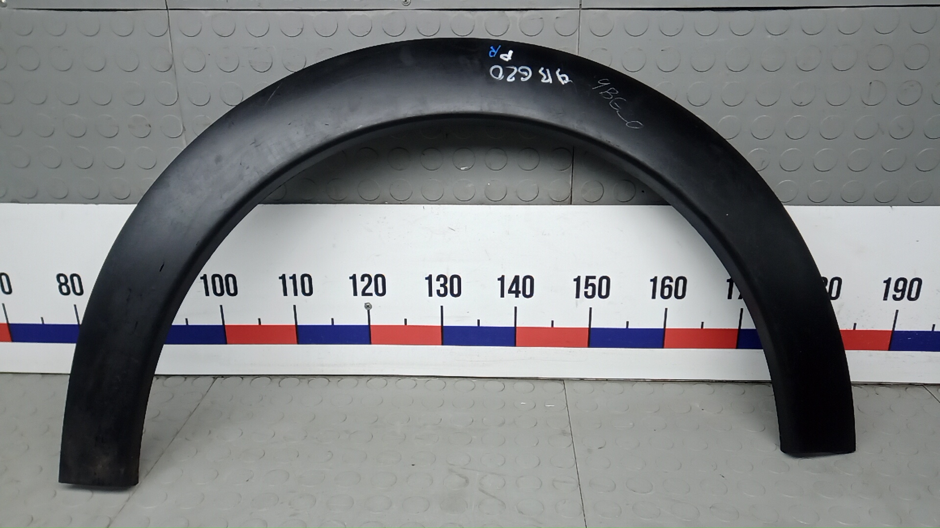 Накладка переднего крыла правого