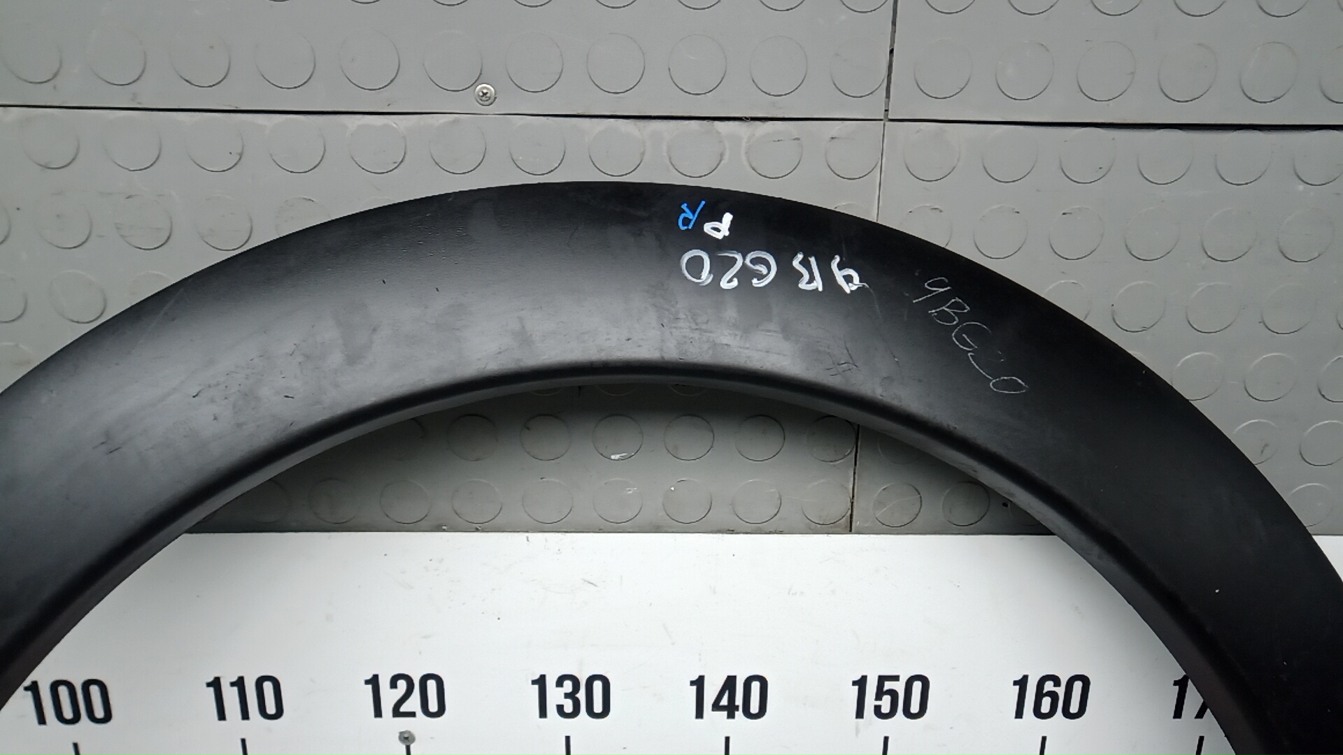 Накладка переднего крыла правого